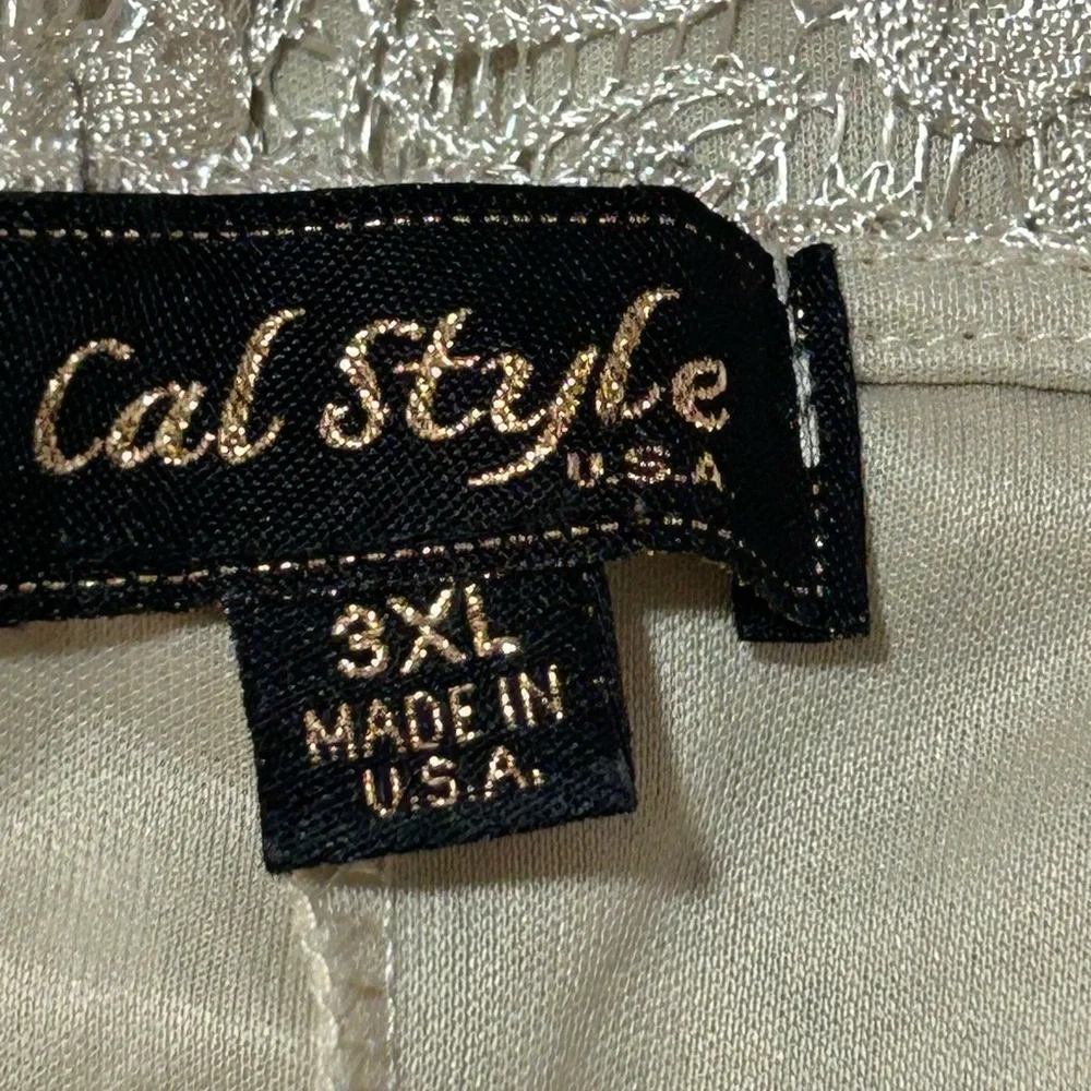 Chic Lace Tunic in Cream‎ - Picture 5 of 7